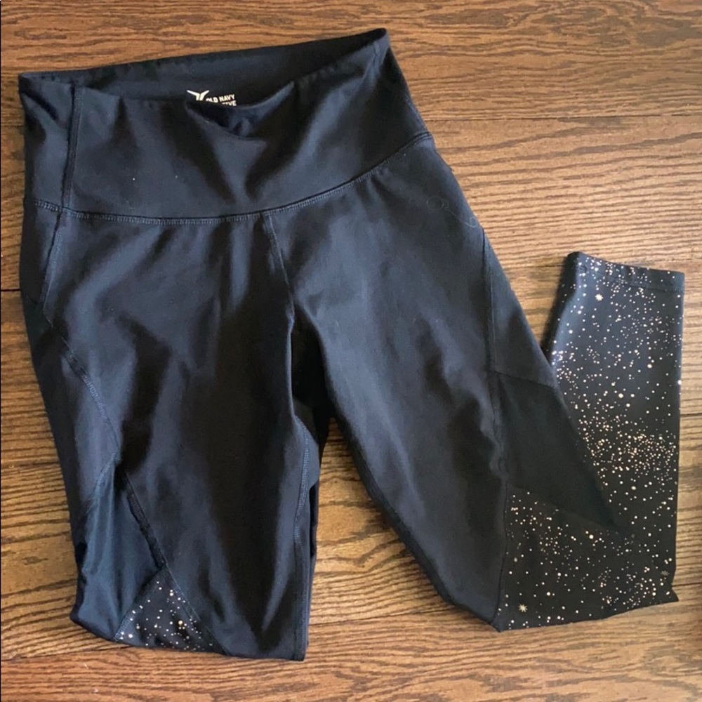 Old navy 7/8 legging with gold sparkles on leg.